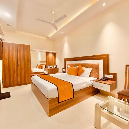Hotel White And Restaurant 300 Mtr From Golden Temple Amritsar Eksteriør bilde