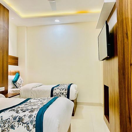 Hotel White And Restaurant 300 Mtr From Golden Temple Amritsar Eksteriør bilde