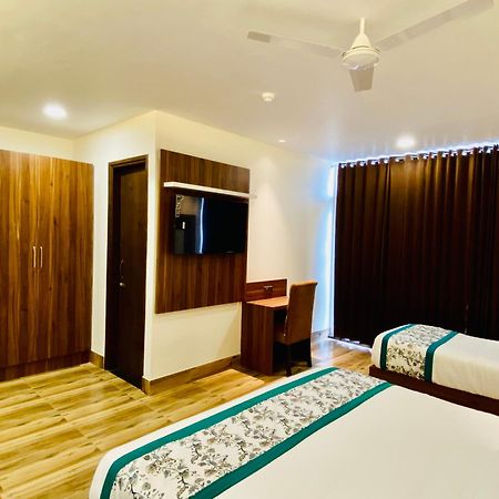 Hotel White And Restaurant 300 Mtr From Golden Temple Amritsar Eksteriør bilde