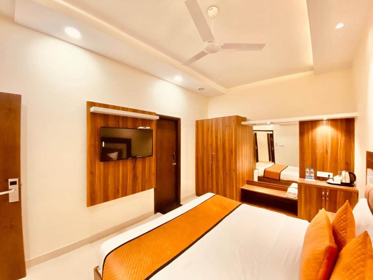 Hotel White And Restaurant 300 Mtr From Golden Temple Amritsar Eksteriør bilde