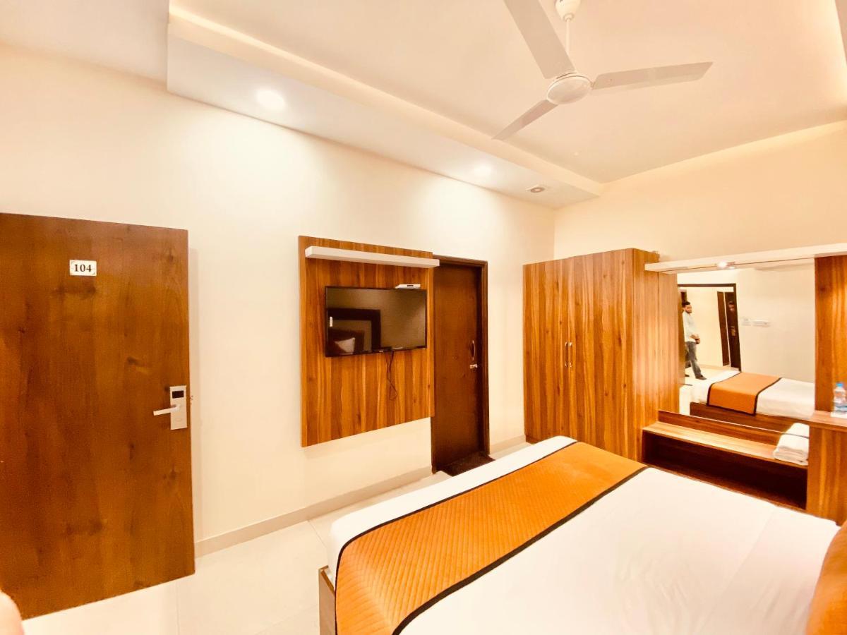Hotel White And Restaurant 300 Mtr From Golden Temple Amritsar Eksteriør bilde