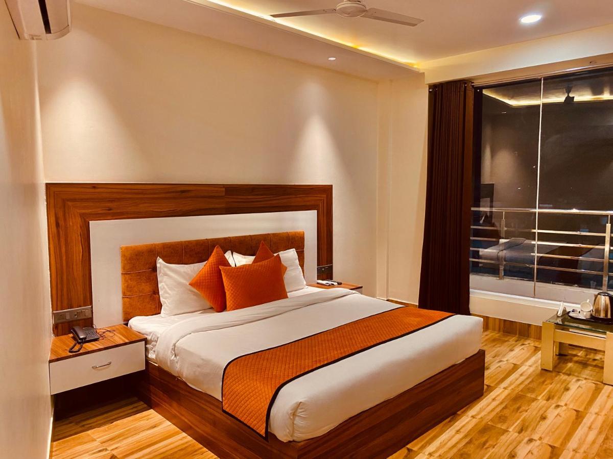 Hotel White And Restaurant 300 Mtr From Golden Temple Amritsar Eksteriør bilde