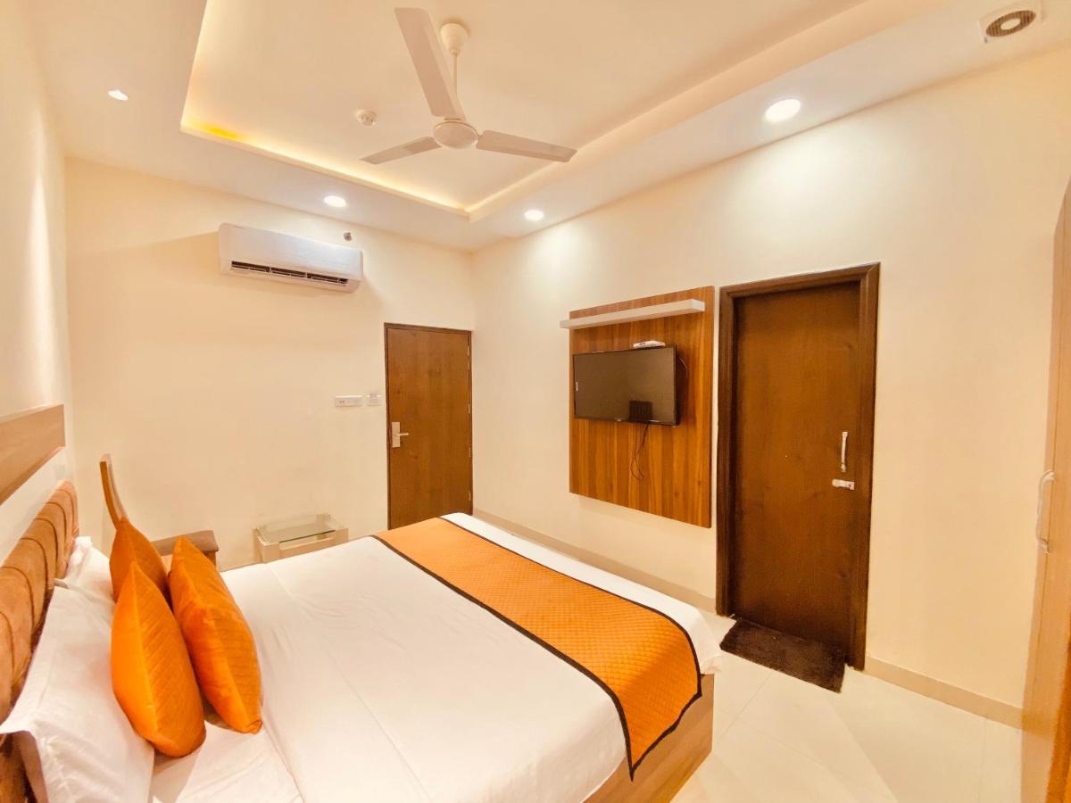 Hotel White And Restaurant 300 Mtr From Golden Temple Amritsar Eksteriør bilde