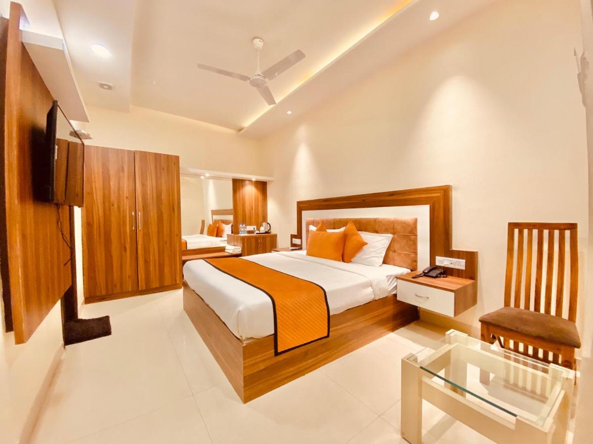 Hotel White And Restaurant 300 Mtr From Golden Temple Amritsar Eksteriør bilde
