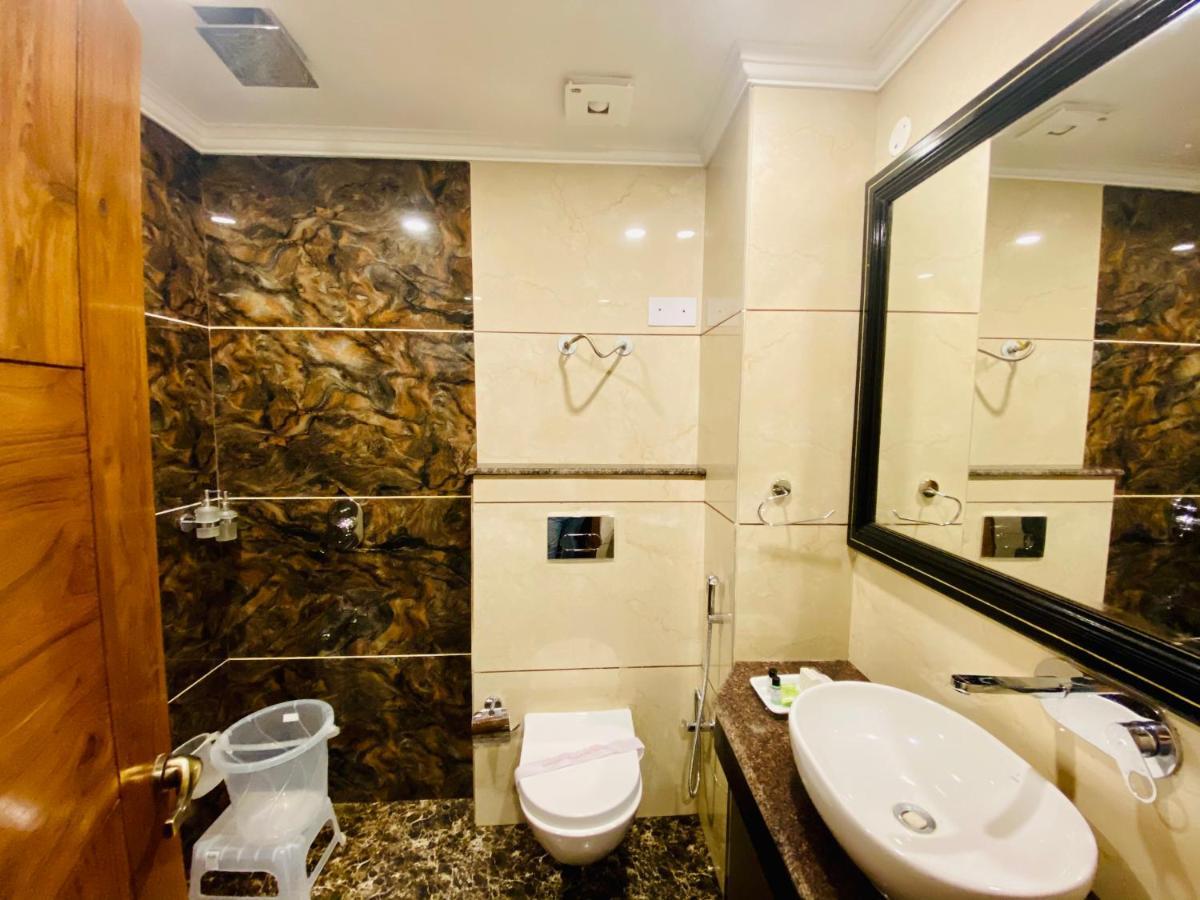 Hotel White And Restaurant 300 Mtr From Golden Temple Amritsar Eksteriør bilde