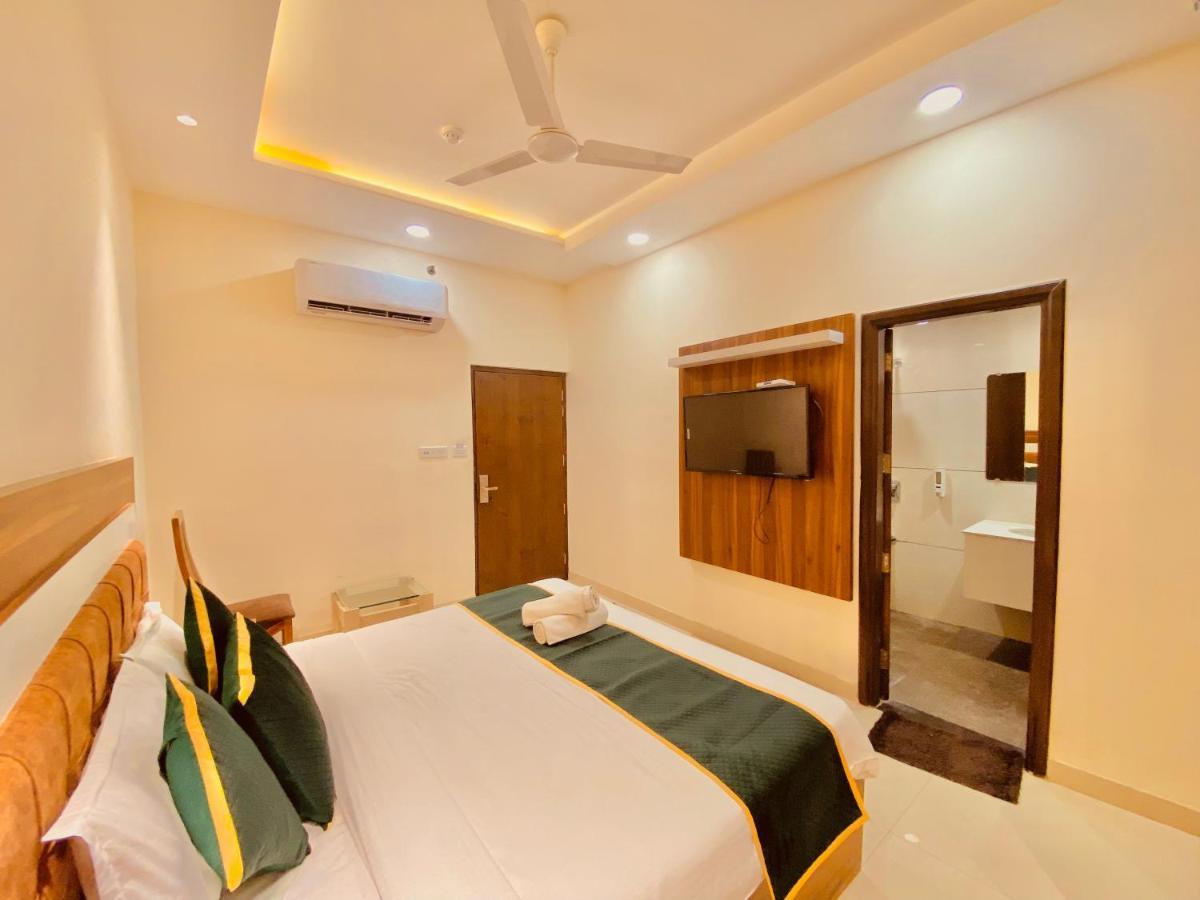 Hotel White And Restaurant 300 Mtr From Golden Temple Amritsar Eksteriør bilde