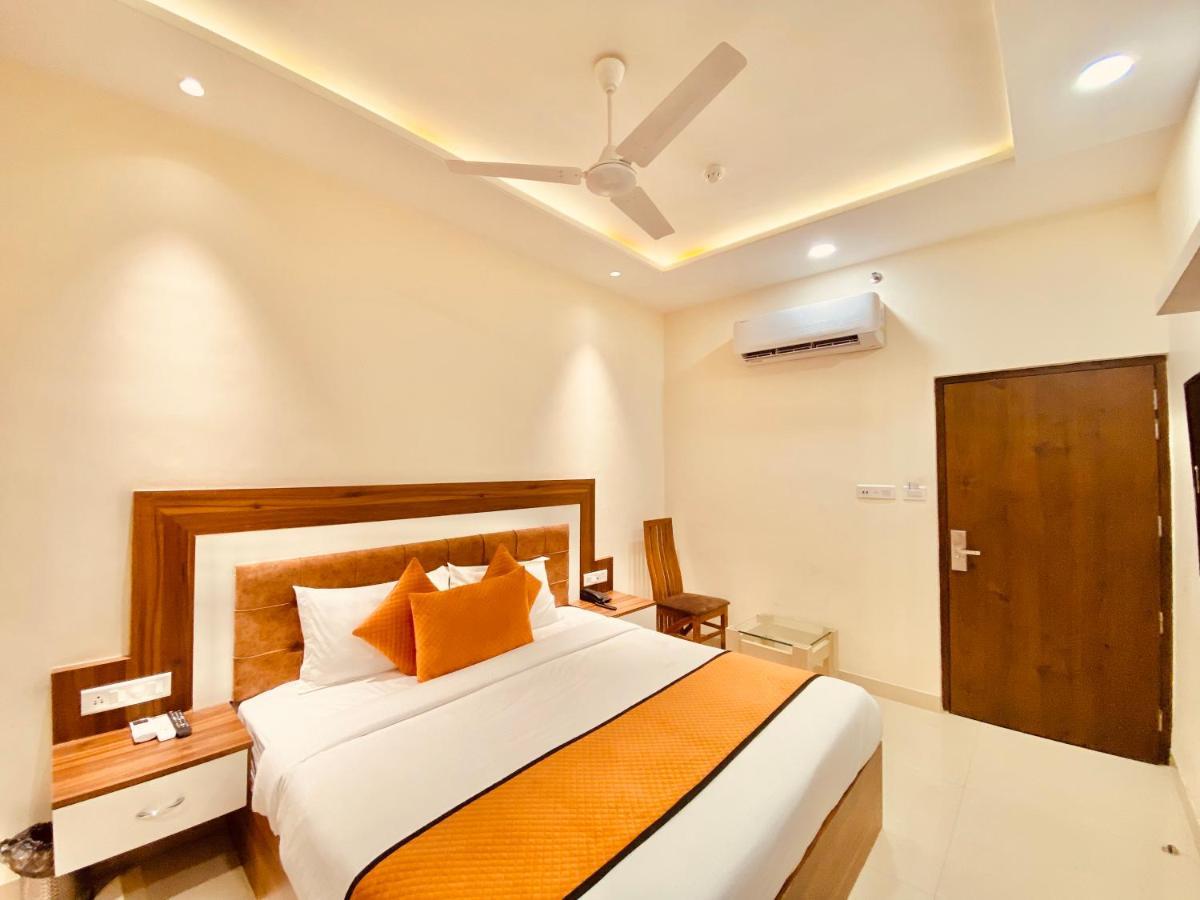 Hotel White And Restaurant 300 Mtr From Golden Temple Amritsar Eksteriør bilde