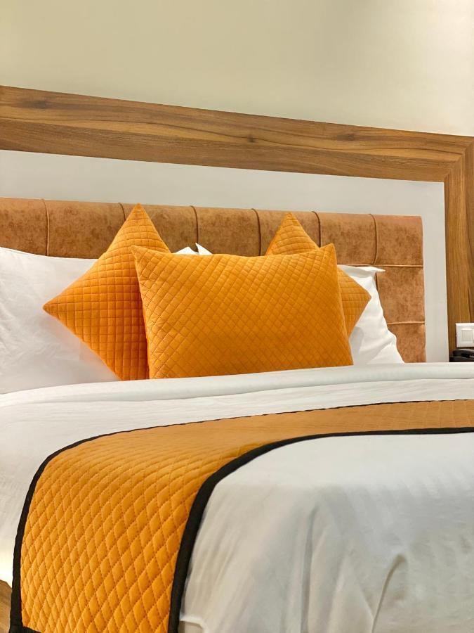 Hotel White And Restaurant 300 Mtr From Golden Temple Amritsar Eksteriør bilde