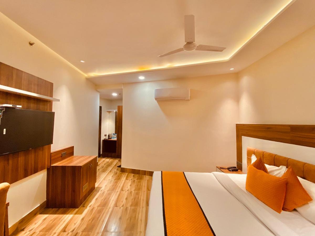 Hotel White And Restaurant 300 Mtr From Golden Temple Amritsar Eksteriør bilde