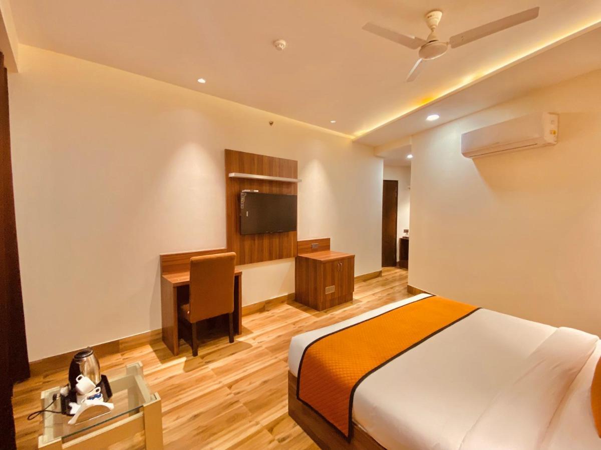 Hotel White And Restaurant 300 Mtr From Golden Temple Amritsar Eksteriør bilde
