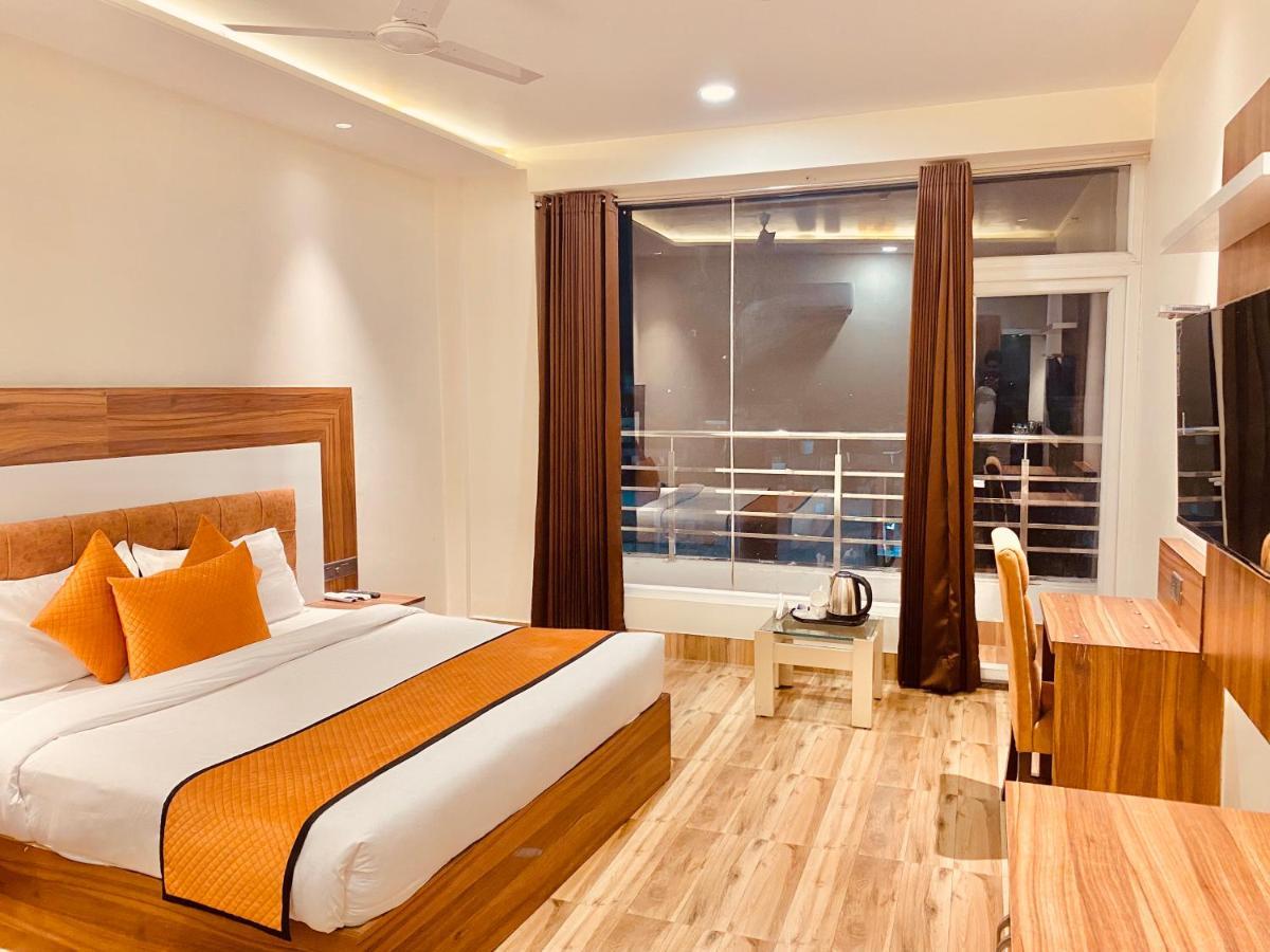 Hotel White And Restaurant 300 Mtr From Golden Temple Amritsar Eksteriør bilde