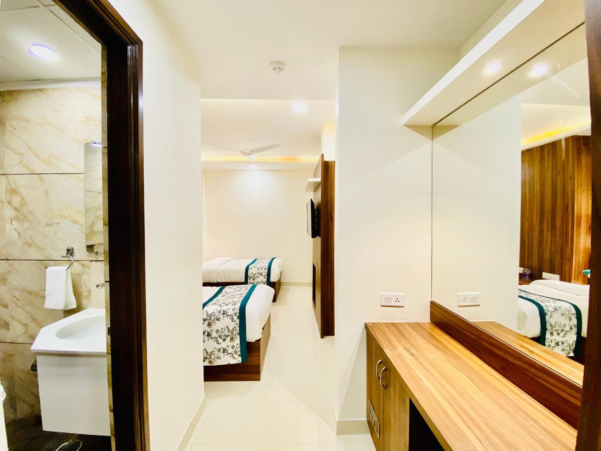 Hotel White And Restaurant 300 Mtr From Golden Temple Amritsar Eksteriør bilde