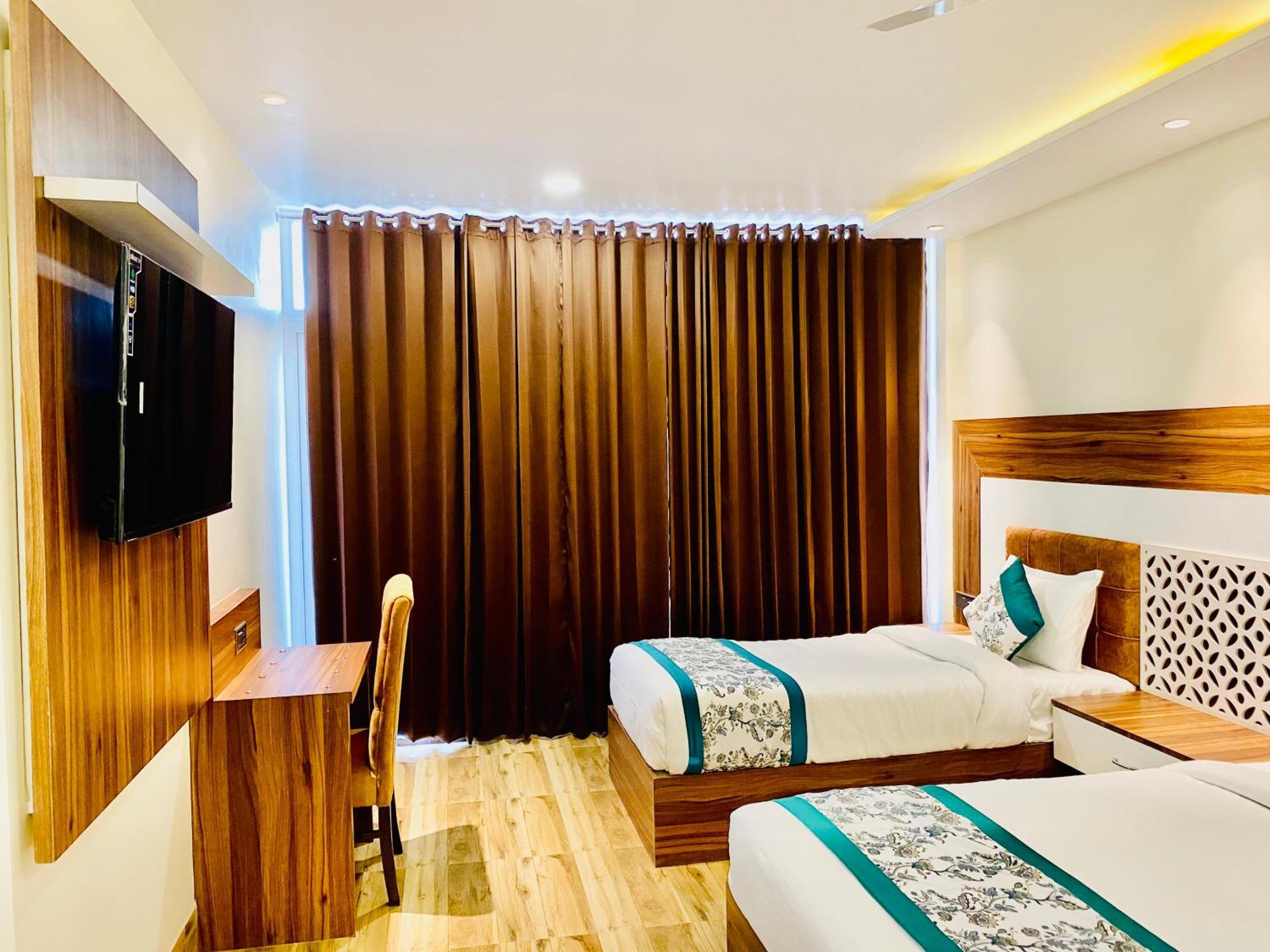 Hotel White And Restaurant 300 Mtr From Golden Temple Amritsar Eksteriør bilde