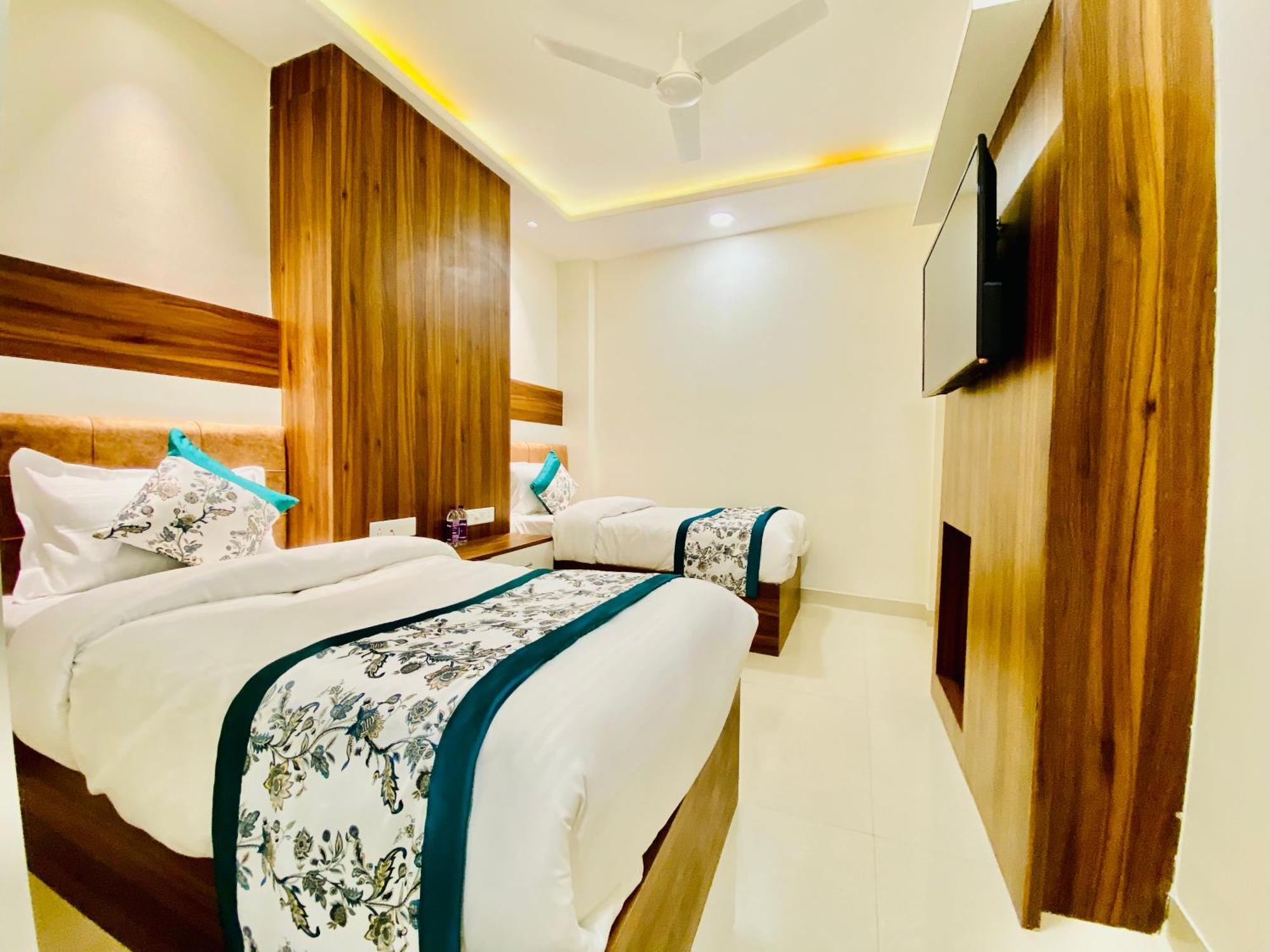 Hotel White And Restaurant 300 Mtr From Golden Temple Amritsar Eksteriør bilde